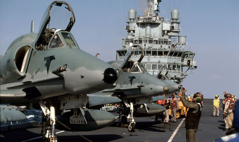 Brazil bán thanh lý tàu sân bay cực mạnh với giá chỉ... 1,275 triệu USD