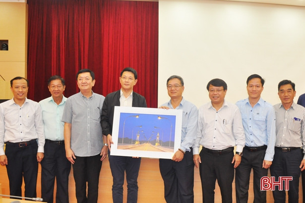 Đoàn công tác tỉnh Nakhonphanom (Thái Lan) tham quan Khu Kinh tế Vũng Áng