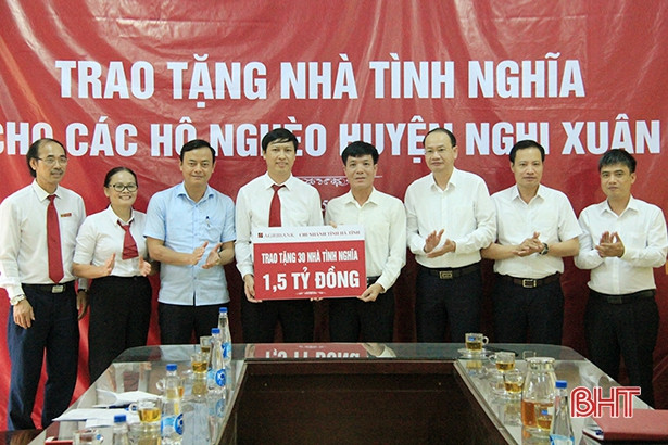 Agribank Hà Tĩnh hỗ trợ 1,5 tỷ đồng xây nhà cho người nghèo Nghi Xuân