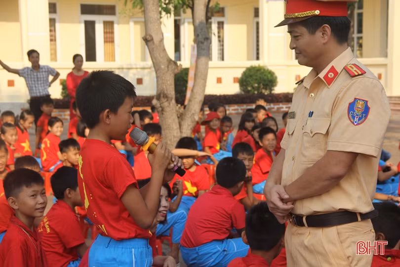 Hơn 420 học sinh nông thôn được tuyên truyền Luật Giao thông đường bộ