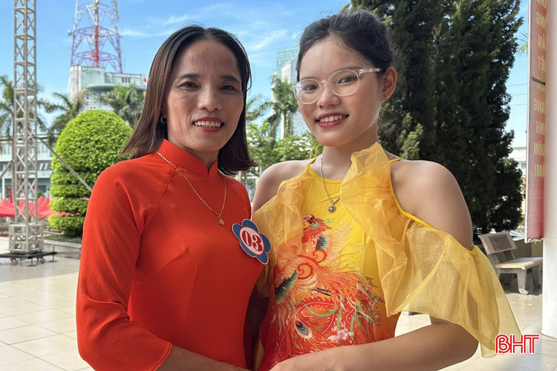 Chị Đường Thị Ái Linh và con gái. 11.jpg