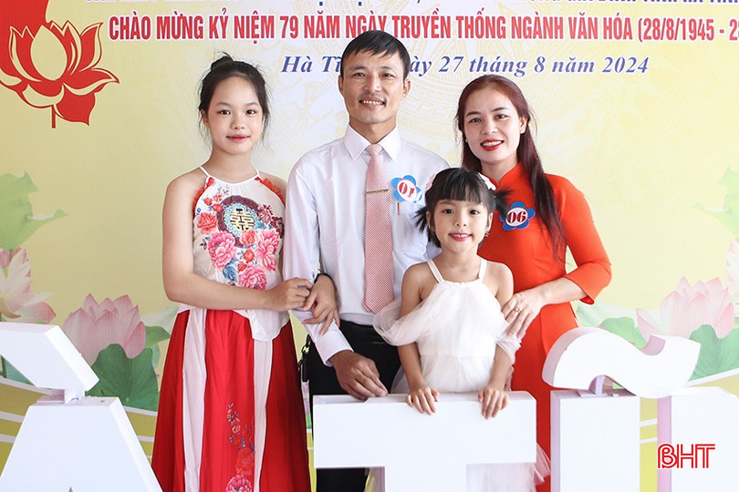 Không chỉ tích cực tham gia hoạt động phong trào, các thành viên trong gia đình còn đạt nhiều thành tích cao trong học tập, công tác. 2 (13).jpg