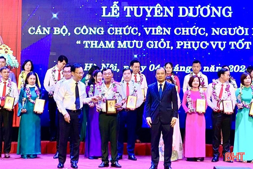 Ông Kiều Ngọc Tuấn là cá nhân duy nhất của Hà Tĩnh được vinh danh tại hội nghị. 2.jpg