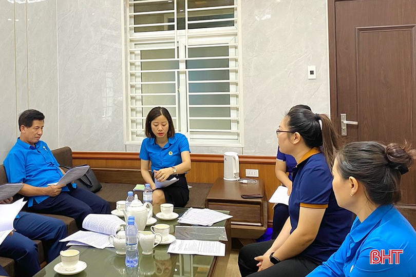 LĐLĐ tỉnh giám sát việc thực hiện hợp đồng lao động và thỏa ước lao động tập thể tại Công ty CP Vật liệu xây dựng Hồng Lĩnh. LĐLĐ tỉnh giám sát việc thực hiện hợp đồng lao động và thỏa ước lao động tập thể tại Công ty CP Vật liệu xây dựng Hồng Lĩnh.