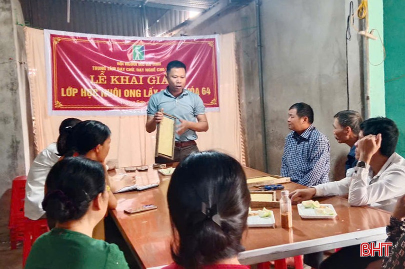 Hội Người mù huyện Hương Sơn tổ chức các lớp học nghề, giúp hội viên có thêm cơ hội việc làm. bqbht_br_7.jpg