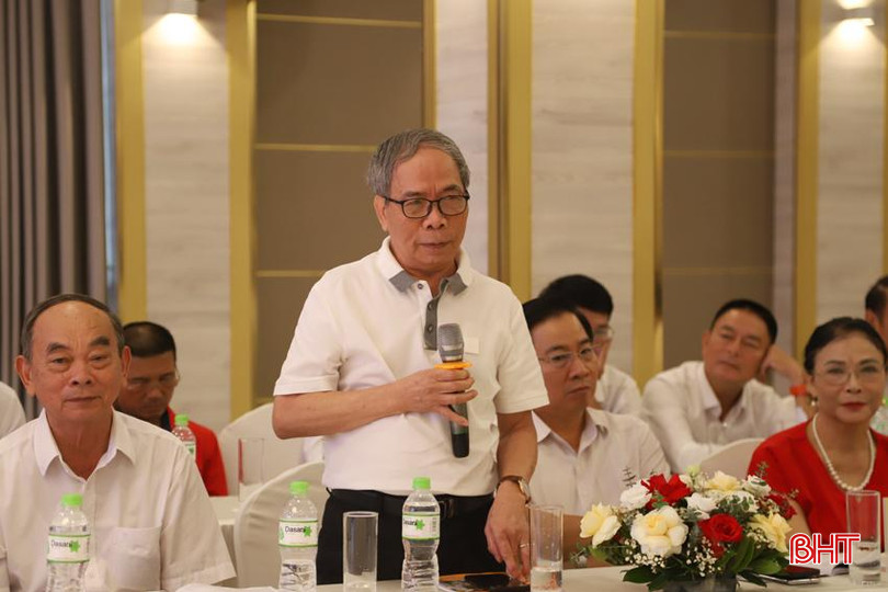 Nhà văn Đức Ban - Nguyên Giám đốc Sở VH-TT&DL Hà Tĩnh chia sẻ những kỷ niệm công tác. 4.jpg