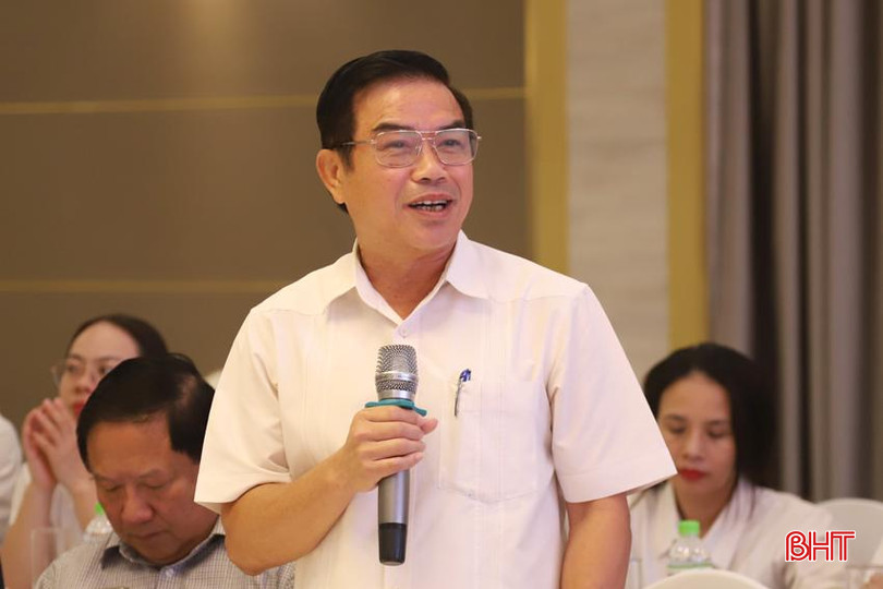 Nguyên Phó Chủ tịch Thường trực UBND tỉnh Đặng Quốc Vinh chúc mừng những kết quả ngành Văn hóa đạt được trong những năm qua. Mong muốn toàn ngành tiếp tục phát huy truyền thống, có nhiều đóng góp xây dựng, phát triển tỉnh nhà. 6.jpg