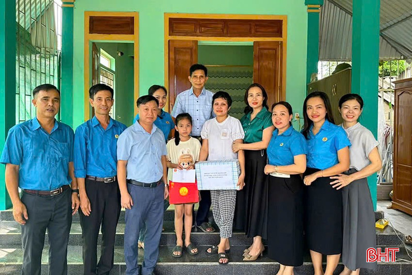 Công đoàn cơ sở Kho bạc Nhà nước huyện Hương Sơn nhận đỡ đầu trẻ em hoàn cảnh khó khăn. v1.jpg