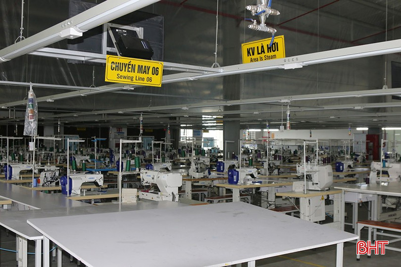 Với hệ thống nhà xưởng, máy móc được đầu tư bài bản, Công ty CP May Five Star Hà Tĩnh cần tuyển dụng số lượng lao động lớn trong thời gian tới. Với hệ thống nhà xưởng, máy móc được đầu tư bài bản, Công ty CP May Five Star Hà Tĩnh cần tuyển dụng số lượng lao động lớn trong thời gian tới.
