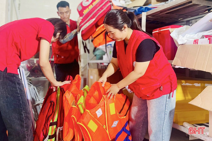 Hội Chữ thập đỏ tỉnh rà soát lại các trang thiết bị phòng chống thiên tai để chủ động trong những tình huống khẩn cấp. Hội Chữ thập đỏ tỉnh rà soát lại các trang thiết bị phòng chống thiên tai để chủ động trong những tình huống khẩn cấp.