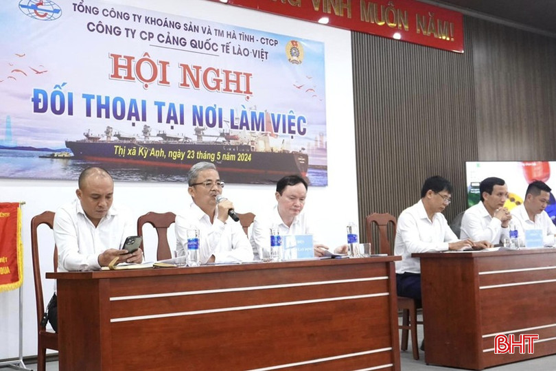 Lãnh đạo Công ty CP Cảng quốc tế Lào - Việt đối thoại trực tiếp với người lao động để nắm bắt tâm tư, nguyện vọng. 2-9591.jpg