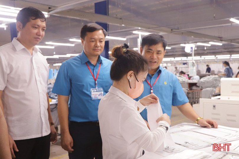 Đoàn viên, người lao động tại KKT Vũng Áng ngày càng gắn bó mật thiết với tổ chức công đoàn. bqbht_br_7.jpg