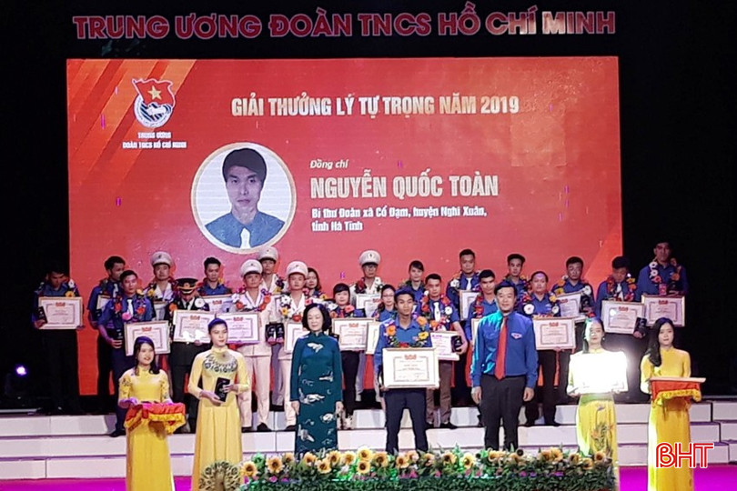 Anh Nguyễn Quốc Toàn nhận được giải thưởng Lý Tự Trọng năm 2019. Ảnh tư liệu. 1-2360.jpg