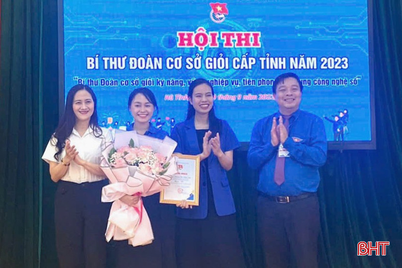 Cô Nhật Anh tham gia và giành được kết quả cao tại nhiều diễn đàn, hội thi. 9-9406.jpg