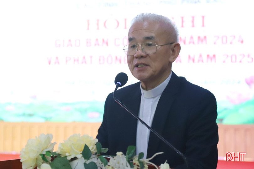 Linh mục Giuse Trần Xuân Mạnh khai mạc hội nghị. 4-3235.jpg