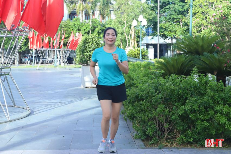 Chị Hà tích cực tập luyện thể thao, rèn luyện thân thể để nâng cao sức khỏe. 1.jpg