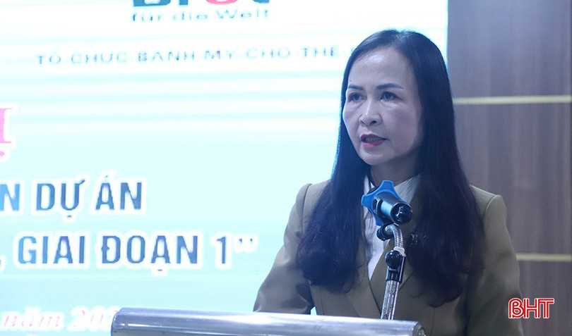 Chủ tịch Hội LHPN tỉnh Nguyễn Thị Lệ Hà phát biểu tại hội nghị. bqbht_br_3.jpg