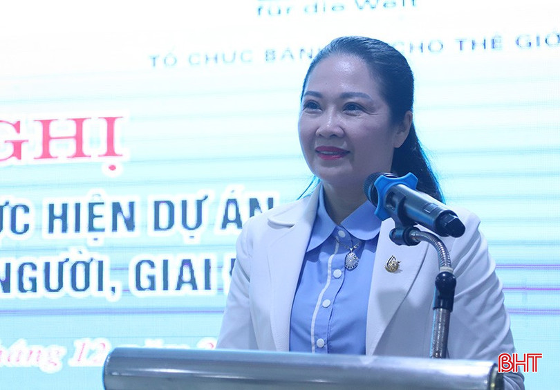 Phó Chủ tịch Hội LHPN tỉnh Lê Thị Hải Yến báo cáo kết quả triển khai dự án giai đoạn 1. bqbht_br_sahshs.jpg