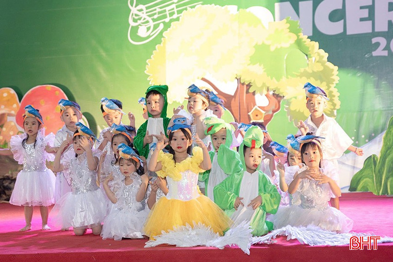 Với diễn xuất của các &quot;diễn viên nhí&quot;, chương trình đã mang đến cho giáo viên, phụ huynh, học sinh những ấn tượng sâu sắc và cảm xúc sâu lắng.