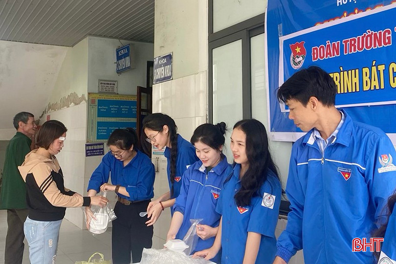 Diễm Hằng tích cực tham gia hoạt động đoàn, phong trào thanh niên. bqbht_br_4.jpg