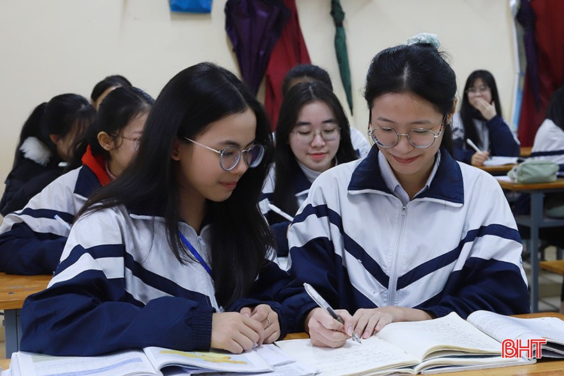 Với sự chăm chỉ, nỗ lực trong học tập và rèn luyện, Diễm Hằng được bạn bè, thầy cô yêu quý. bqbht_br_2.jpg