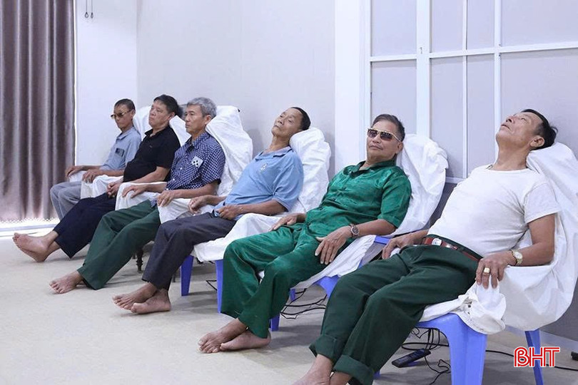 Những phút giây thư giãn giúp các thương, bệnh binh. Những phút giây thư giãn giúp các thương, bệnh binh.