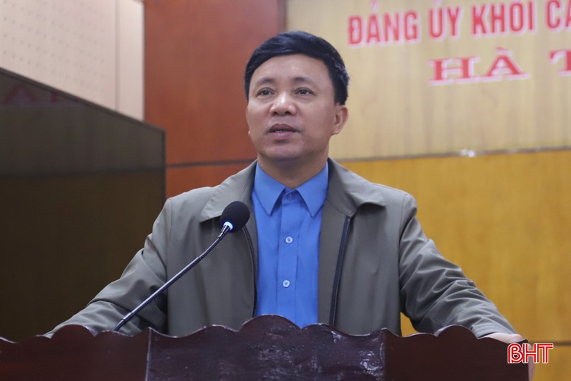 Chủ tịch LĐLĐ tỉnh Nguyễn Văn Danh phát biểu tại hội nghị. bqbht_br_2.jpg