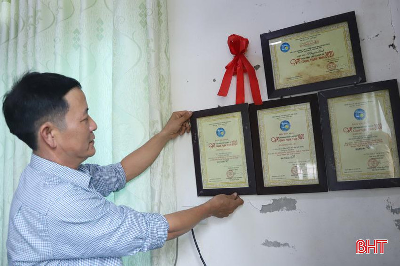 CLB Dân ca ví, giặm Phù Việt (Thạch Hà) là một trong những CLB đầu tiên được thành lập trên địa bàn tỉnh Hà Tĩnh, từng giành nhiều thành tích cao tại các hội thi, hội diễn. 3.jpg