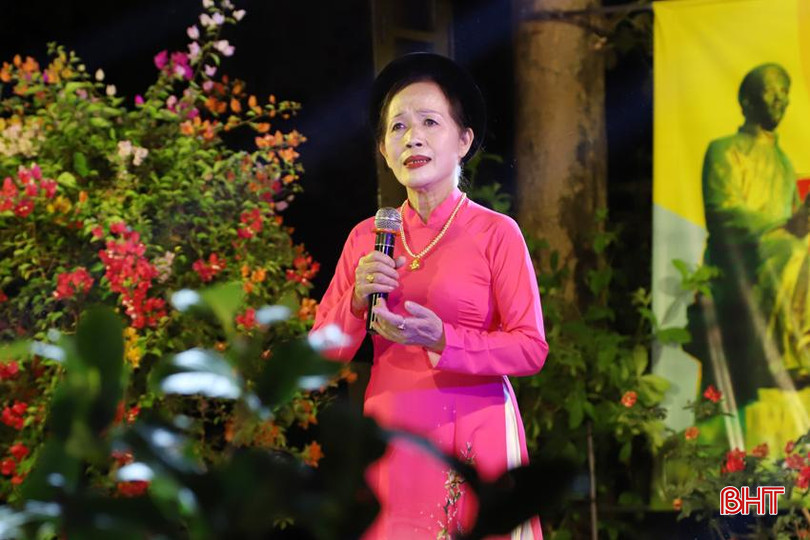Nghệ nhân nhân dân Vũ Thị Thanh Minh là người có nhiều đóng góp cho việc dàn dựng các tiết mục để thực hiện phim tài liệu về dân ca ví, giặm hoàn thiện hồ sơ trình UNESCO. 1.jpg