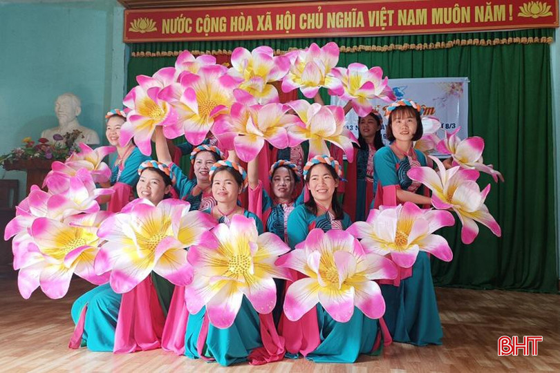 CLB Dân ca ví giặm Cẩm Mỹ là một trong những CLB hoạt động hiệu quả nhất hiện nay trong việc bảo tồn, truyền dạy dân ca. 5.jpg