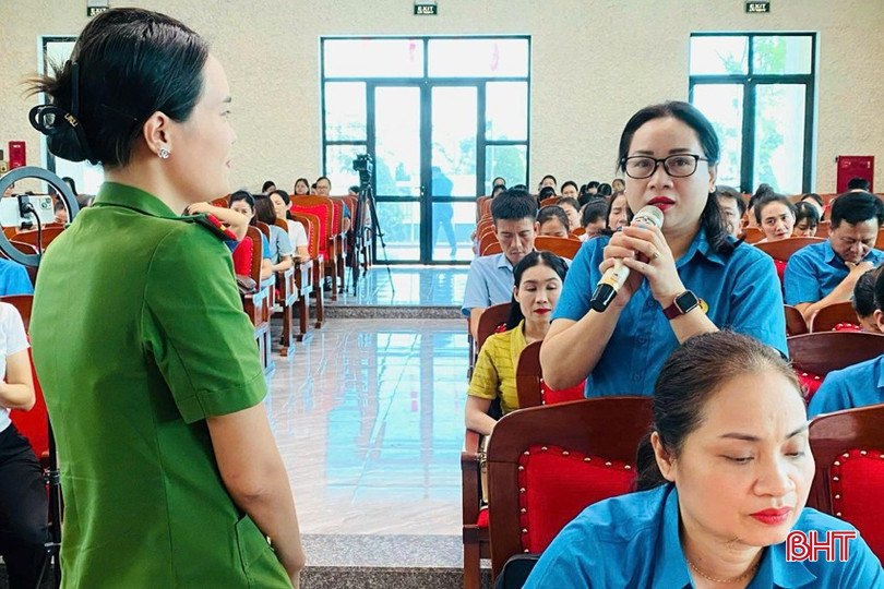 Hoạt động tuyên truyền, phổ biến, giáo dục pháp luật giúp cán bộ, đoàn viên, người lao động có thêm kiến thức, kỹ năng để tham gia xây dựng mối quan hệ hài hòa, tiến bộ. 4-3752-9114.jpg