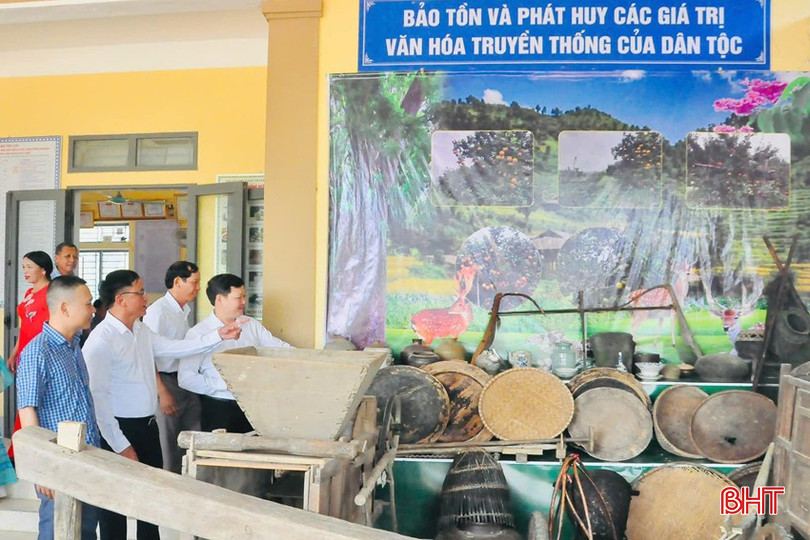 Không gian trưng bày các hiện vật văn hóa truyền thống của địa phương tại nhà văn hóa cộng đồng thôn Hồng Thuỷ - xã Kim Hoa (Hương Sơn). bqbht_br_4.jpg