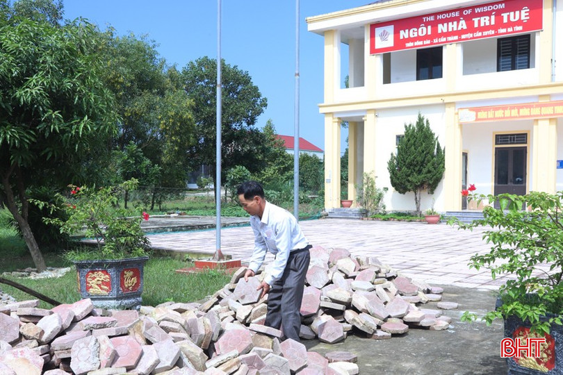 Người dân xã Cẩm Thành tích cực đóng góp tiền của, ngày công để xây dựng mô hình "Nhà văn hóa cộng đồng - Ngôi nhà trí tuệ" nhằm phục vụ tốt hơn đời sống văn hóa, tinh thần. bqbht_br_1.jpg