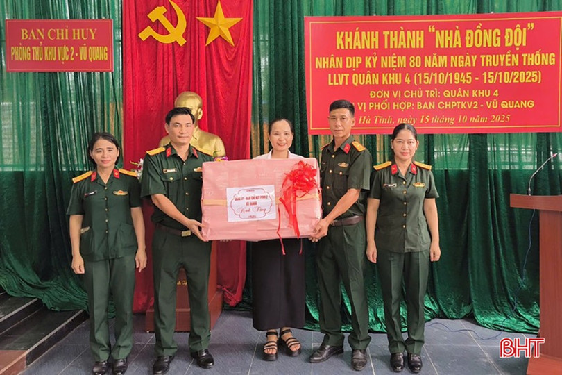 Quân khu IV khánh thành nhà ở cho cán bộ, chiến sỹ có hoàn cảnh khó khăn ở xã Vũ Quang. 13.jpg