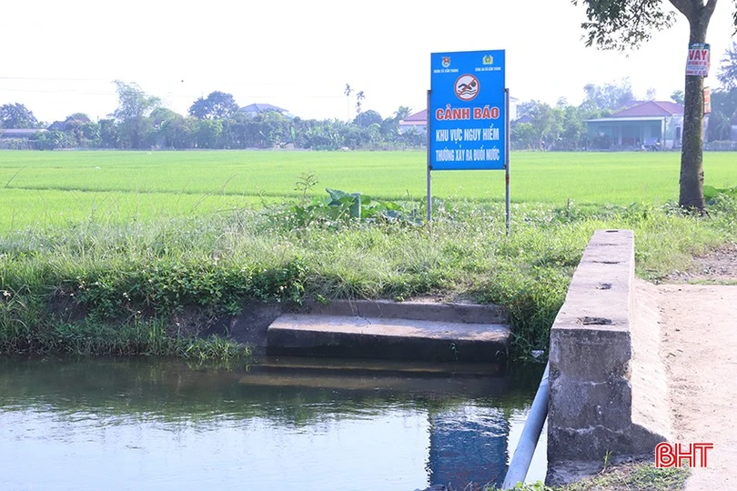 Các địa phương, đơn vị đã tăng cường cắm biển cảnh báo tại các khu vực nguy hiểm, tiềm ẩn nguy cơ đuối nước.