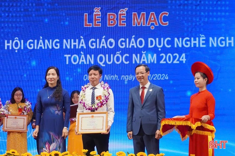Đội ngũ cán bộ, giáo viên của nhà trường đạt nhiều thành tích nổi bật tại các cuộc thi, hội giảng. bqbht_br_3.jpg