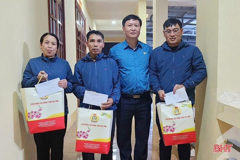 Những suất quà tết được trao tận tay cho đoàn viên, lao động.