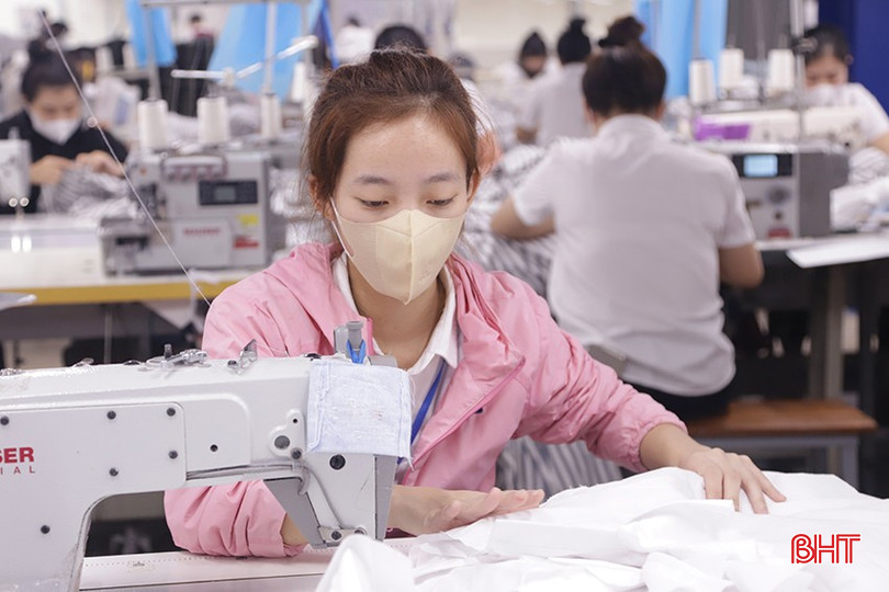 Với sự quan tâm của doanh nghiệp, sự đồng hành của tổ chức công đoàn, nữ công nhân, lao động ngày càng phát huy được vai trò xây dựng doanh nghiệp vững mạnh. Với sự quan tâm của doanh nghiệp, sự đồng hành của tổ chức công đoàn, nữ công nhân, lao động ngày càng phát huy được vai trò xây dựng doanh nghiệp vững mạnh.