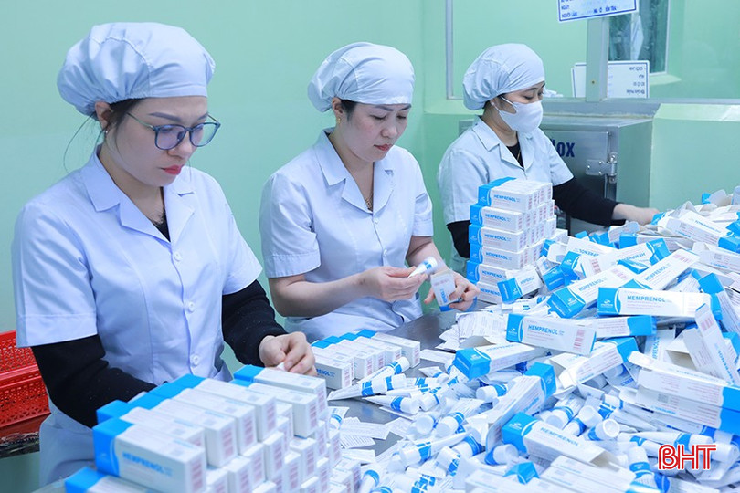 Nữ công Công ty CP Dược Hà Tĩnh luôn được khuyến khích, tạo điều kiện nâng cao trình độ, phát huy tinh thần lao động giỏi, lao động sáng tạo. bqbht_br_2.jpg
