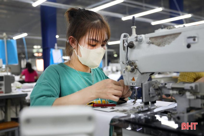 Nữ công nhân Xí nghiệp May 10 Hà Tĩnh được quan tâm chế độ, chính sách. 1.jpg