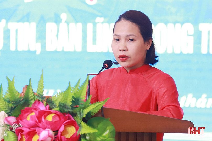 Chị Trần Thị Ngọc Nga - Trưởng ban Nữ công Công ty TNHH Á Đông (KKT Vũng Áng) chia sẻ về vai trò của cán bộ nữ công trong việc bảo vệ quyền lợi của lao động nữ tại doanh nghiệp. bqbht_br_6.jpg