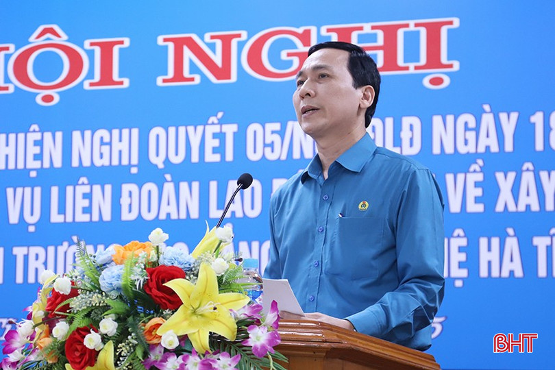 Thầy Nguyễn Trọng Tấn - Hiệu trưởng Trường Cao đẳng Công nghệ Hà Tĩnh chia sẻ khó khăn và đề xuất giải pháp để tiếp tục triển khai hiệu quả Nghị quyết 05. bqbht_br_3.jpg