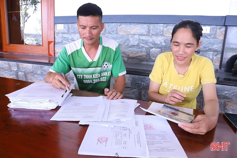 Gia đình liệt sỹ Lê Ngọc Lân đã hoàn thiện hồ sơ giấy tờ theo quy định để liệt sỹ được cấp bằng "Tổ quốc ghi công". bqbht_br_z6805362595103-ba4f0a458bcaa69938adce5b1e4c92c4.jpg