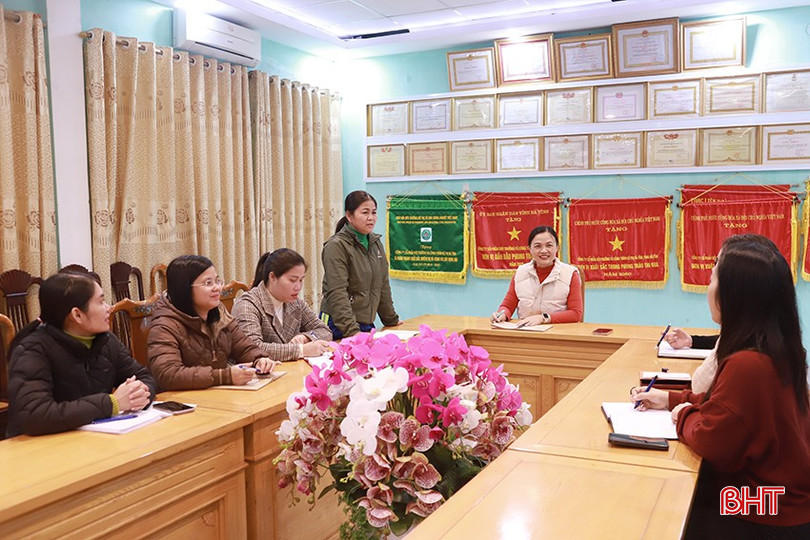 Bên cạnh làm tốt nhiệm vụ chuyên môn, chị Tình còn tích cực tham gia công tác nữ công và các hoạt động phong trào. bqbht_br_7.jpg