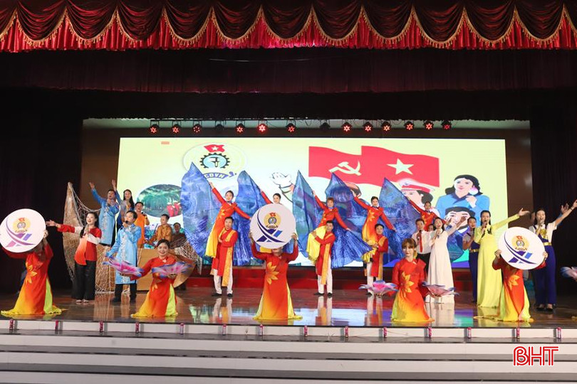 Phần biểu diễn của đội LĐLĐ huyện Kỳ Anh. www.jpg
