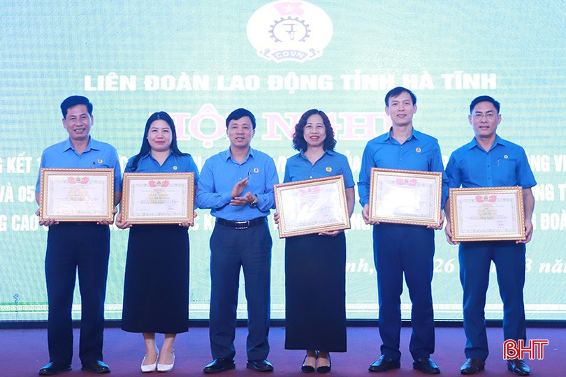 ...và cá nhân có thành tích xuất sắc trong triển khai thực hiện Nghị quyết 6b và Nghị quyết 04. bqbht_br_12.jpg