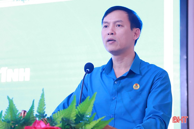 Chủ nhiệm Ủy ban Kiểm tra LĐLĐ tỉnh, Chủ tịch Công đoàn Khối Chính quyền tỉnh Trần Hậu Hùng báo cáo kết quả thực hiện Nghị quyết 6b, Nghị quyết 04. bqbht_br_8.jpg