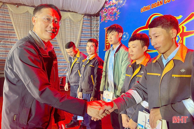 Lãnh đạo công ty... Lãnh đạo công ty...