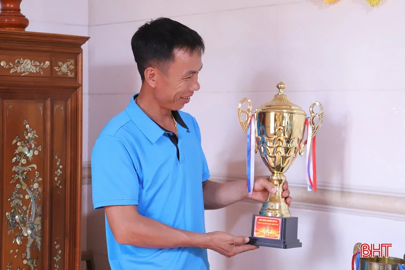 Anh Thọ từng là từng là thủ môn của đội bóng xã, huyện, tham gia hầu hết các giải phong trào.