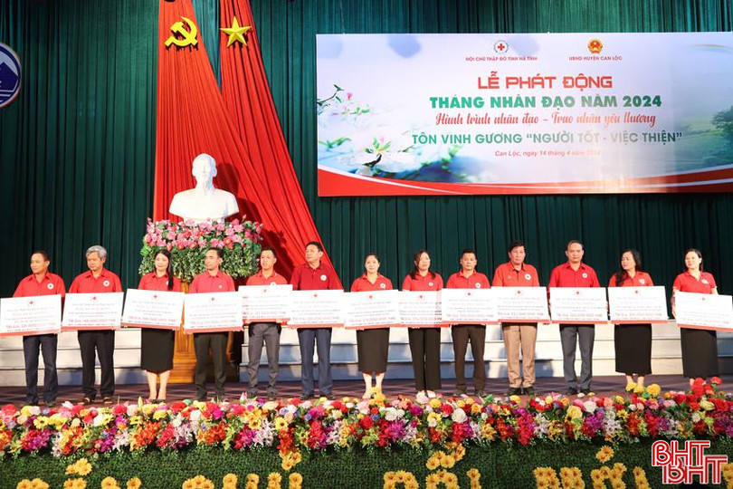 Các địa phương đăng ký công trình, phần việc tại lễ phát động Tháng Nhân đạo năm 2024. 10-6102.jpg